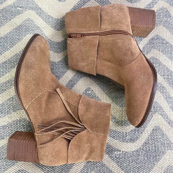 Matisse Paulson Neutral Suede Leather Boots Size 9 Fringe Foldover Zip Tan Ankle - Picture 3 of 12